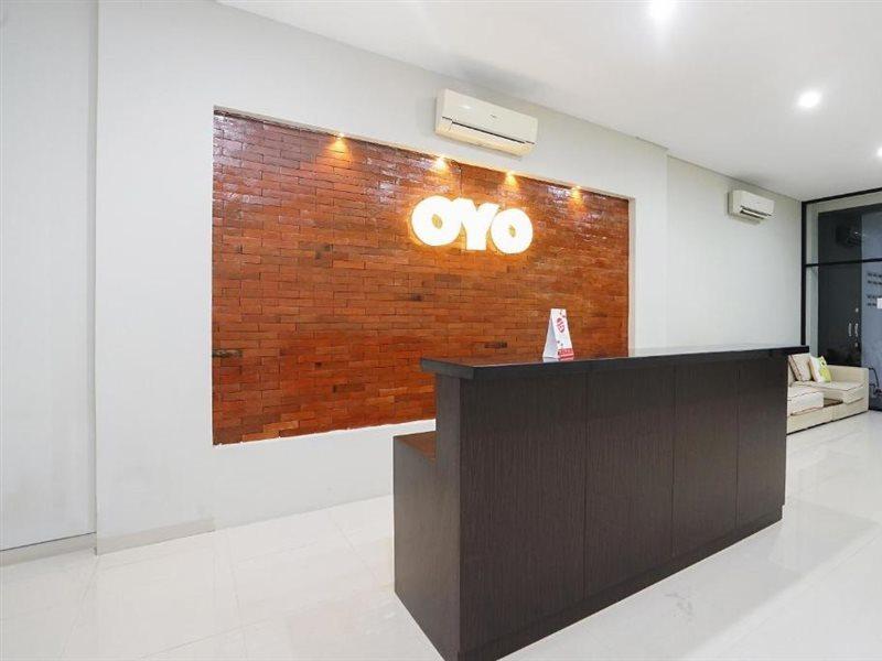 Super Oyo Capital O 449 The Colins Keputih Exterior foto