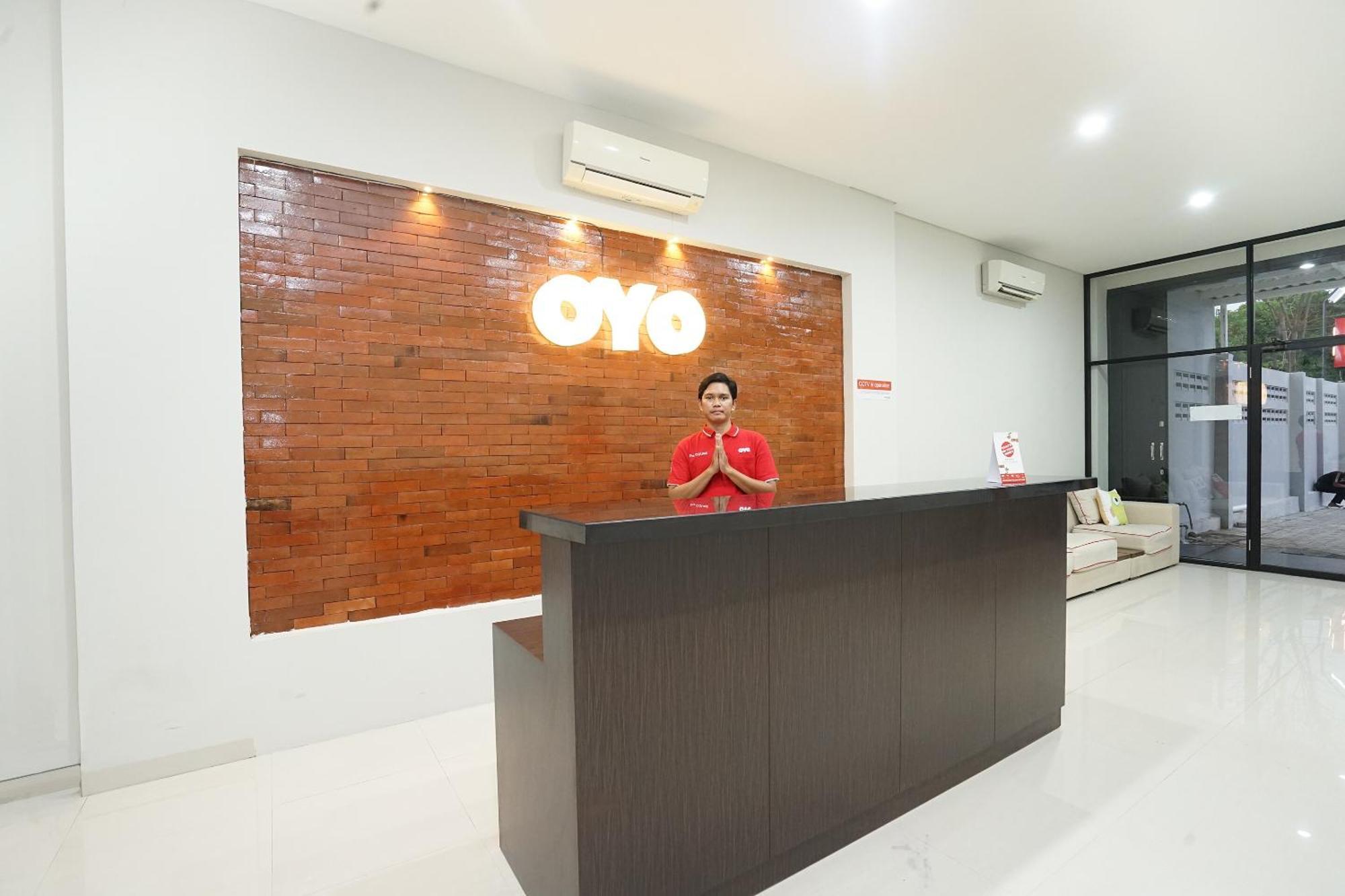 Super Oyo Capital O 449 The Colins Keputih Exterior foto