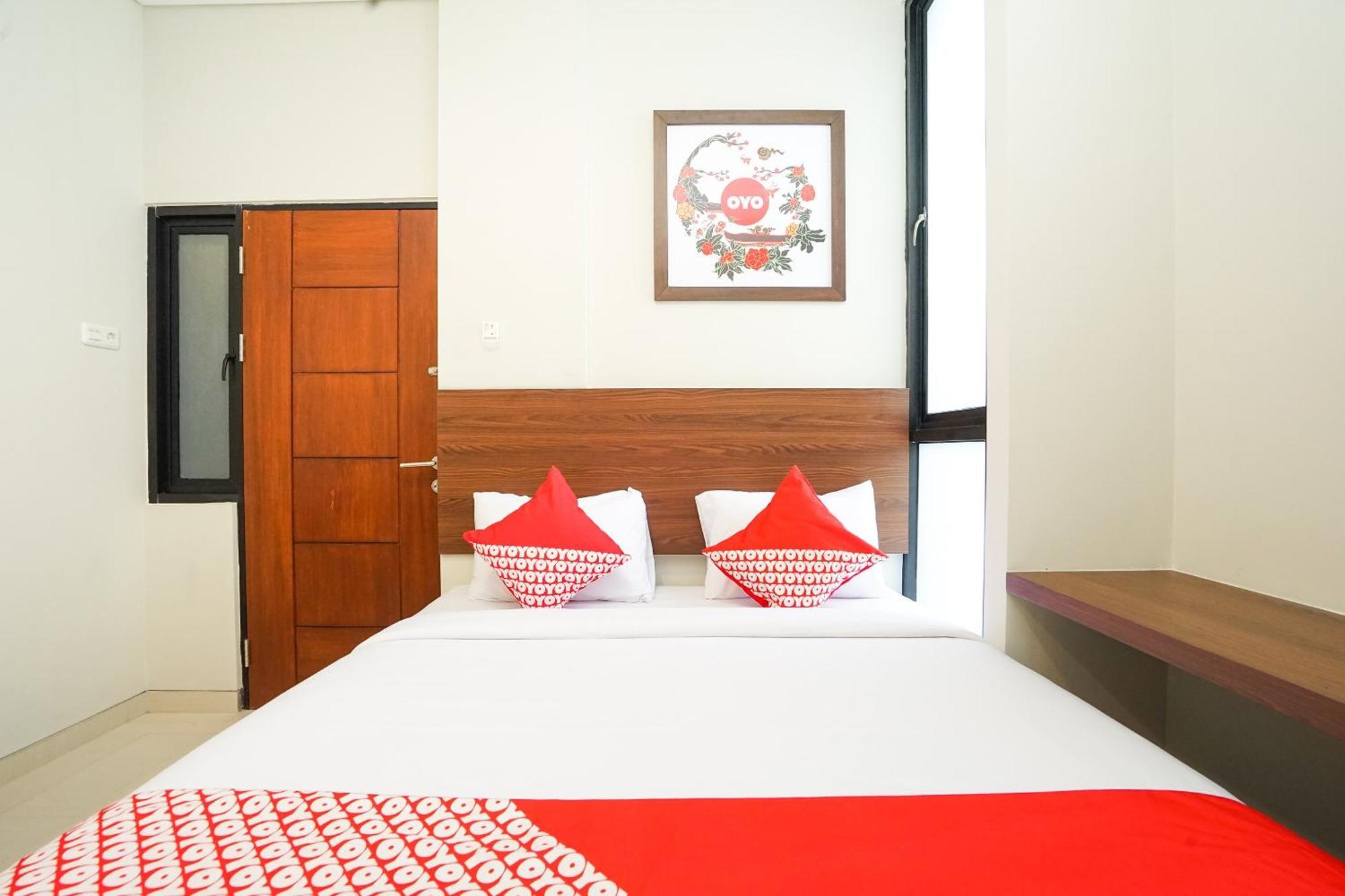 Super Oyo Capital O 449 The Colins Keputih Exterior foto