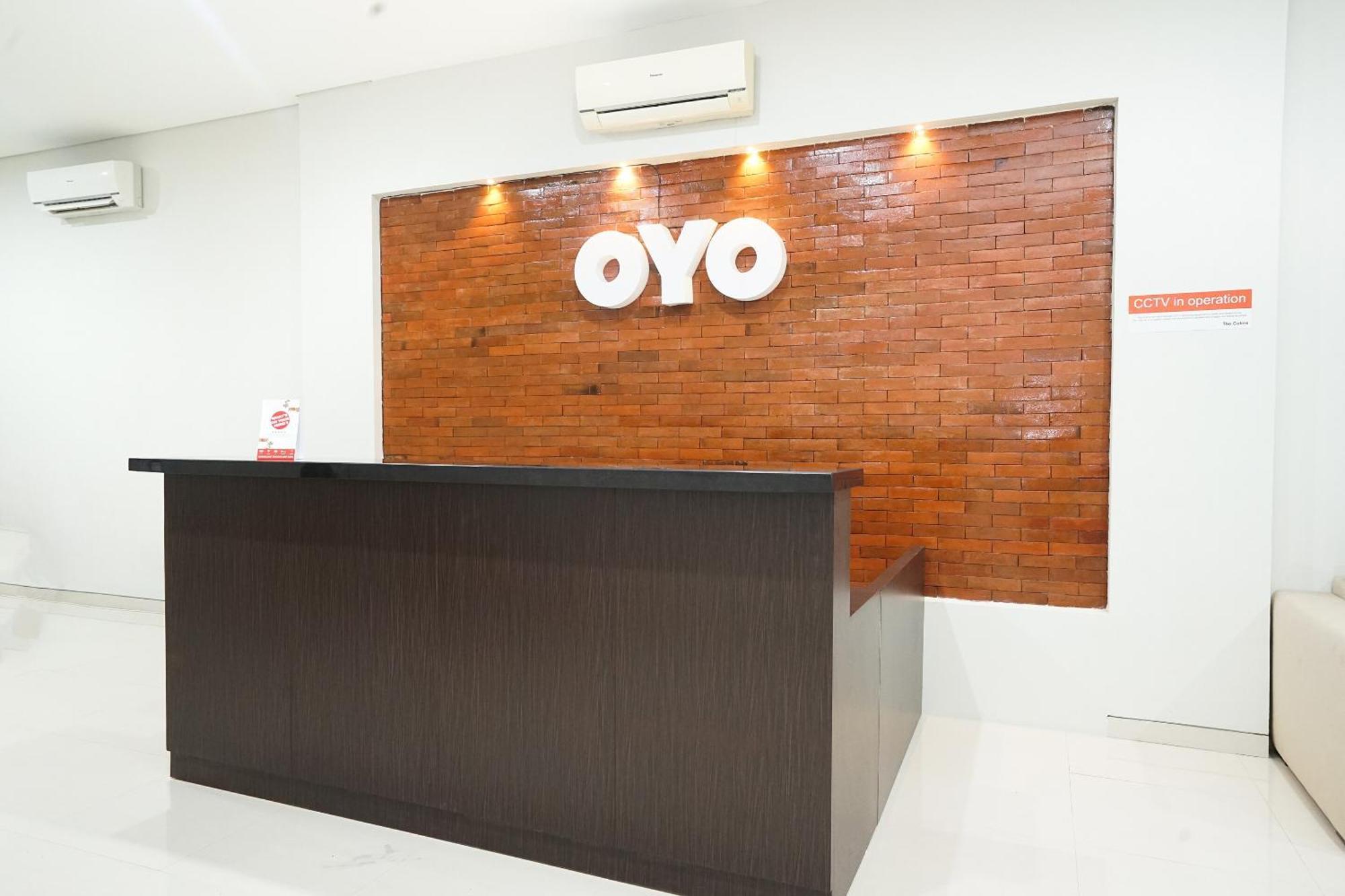 Super Oyo Capital O 449 The Colins Keputih Exterior foto