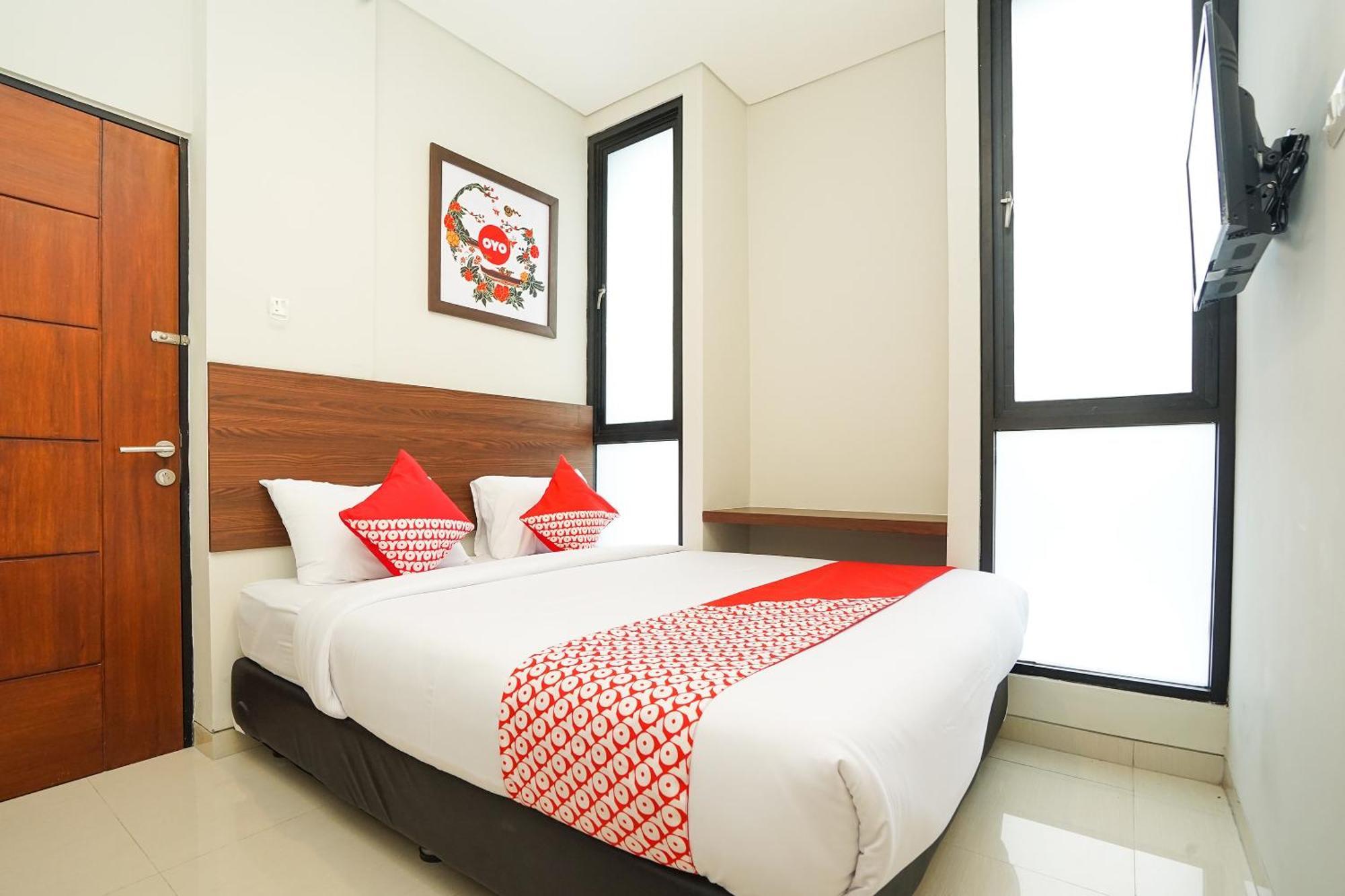 Super Oyo Capital O 449 The Colins Keputih Exterior foto
